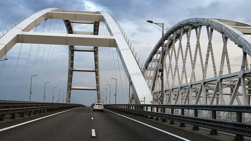 Фото - Сообщение о ракетном ударе по Крымскому мосту оказалось недостоверным: Фактчекинг