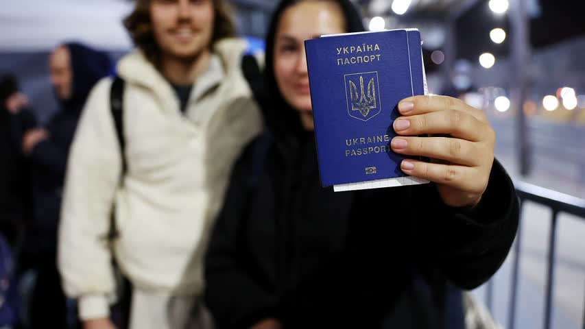Фото - В даркнете вырос спрос на поддельные украинские паспорта